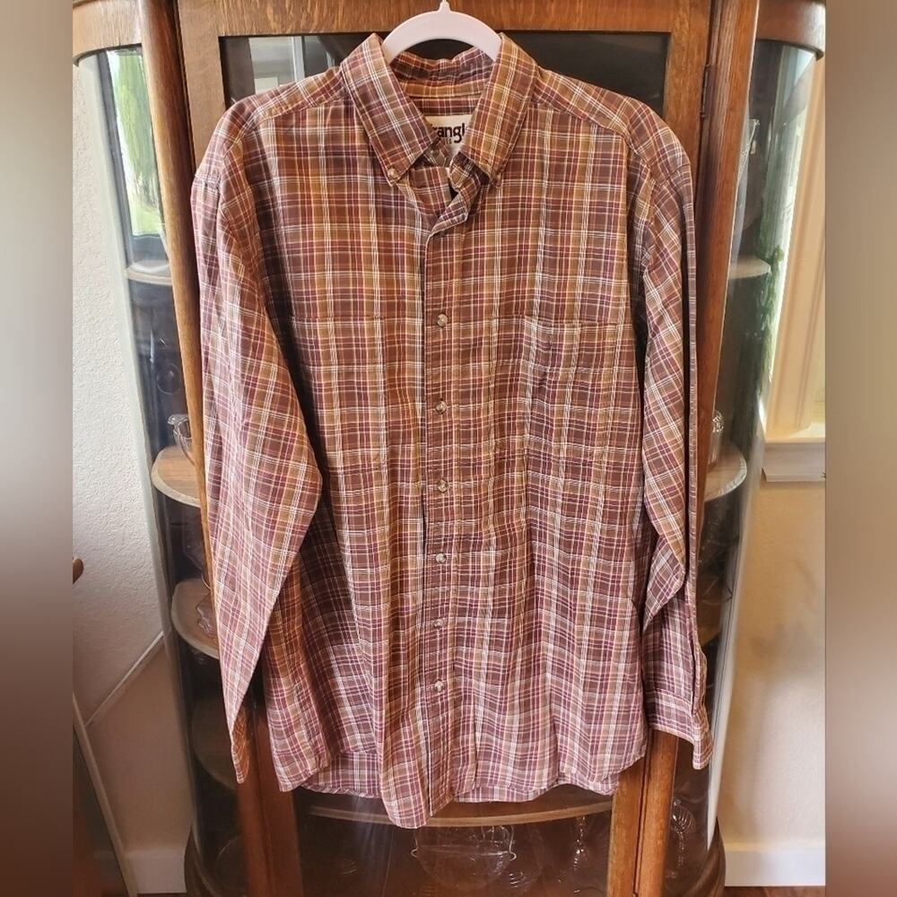 Wrangler rugged wear brown white and red button down men's large shirt
